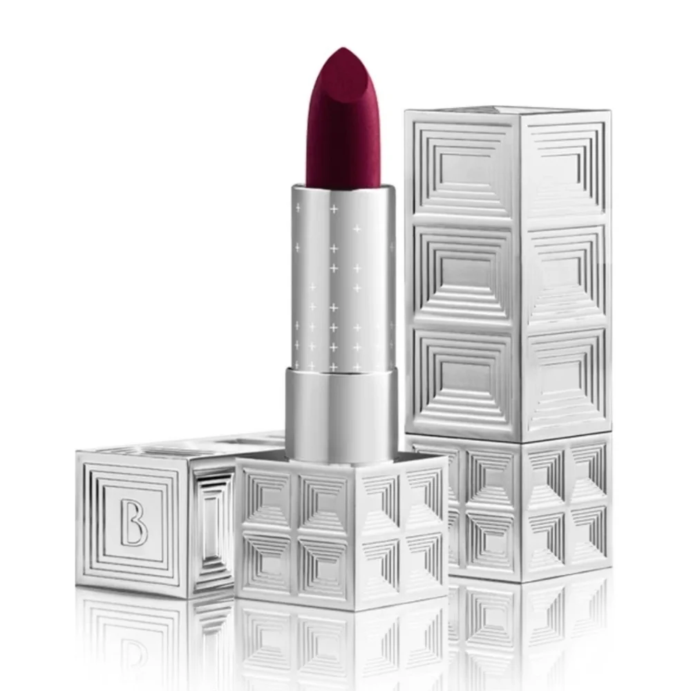 Belle en Argent Smoking On Screen lip color